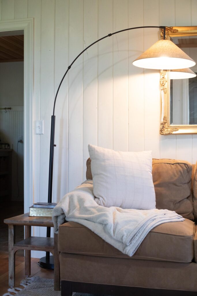 Image of a secondhand lamp, sofa and antique mirror