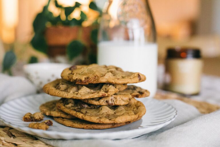 Image of a stack of cookies with an Einkorn Chocolate Chip Cookie recipe