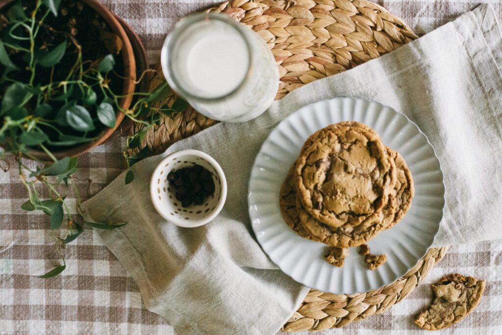 Image of a plate of cookies and post about a Einkorn chocolate chip recipe cookie